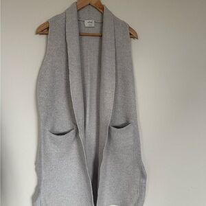 Wilfred Light Gray Sleeveless Shawl Collar Knit Vest